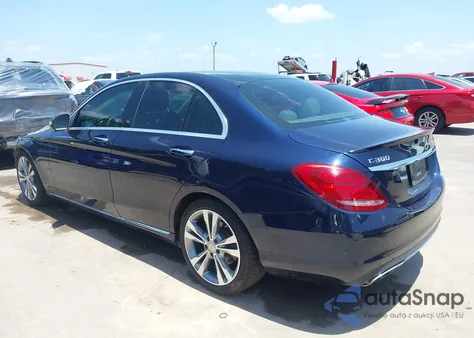 2015 Mercedes-Benz C 300 Luxury/Sport z USA, uszkodzony, nr VIN 55SWF4JB4FU052546